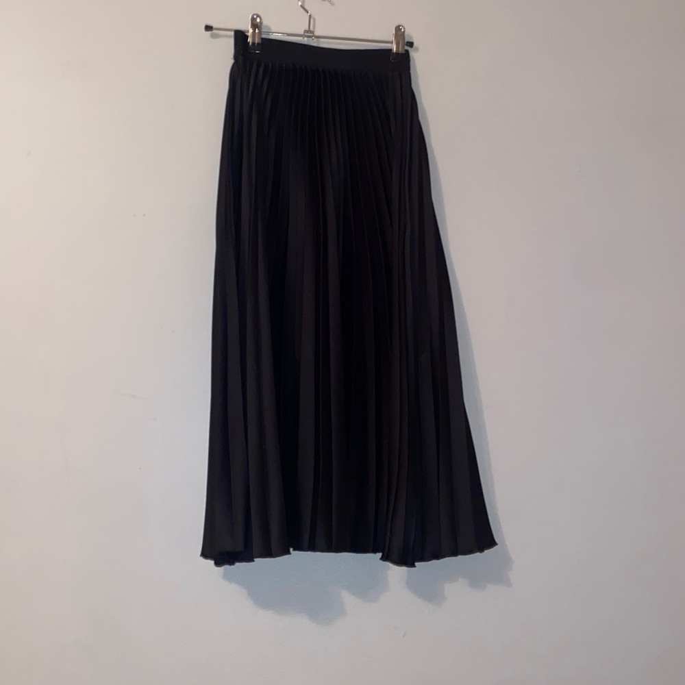 Black silky pleated skirt